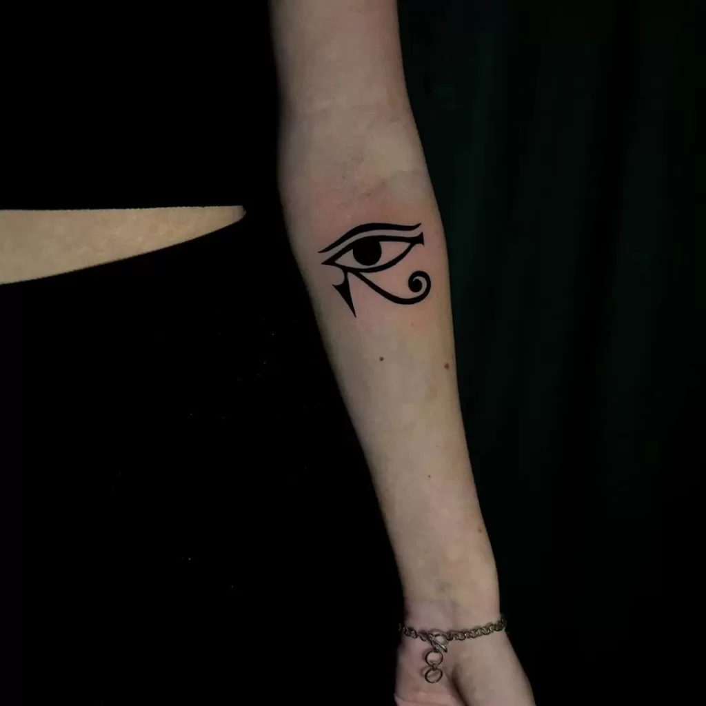 15 Minimalist Tattoo Ideas To Get Inspired By | DeMilked
