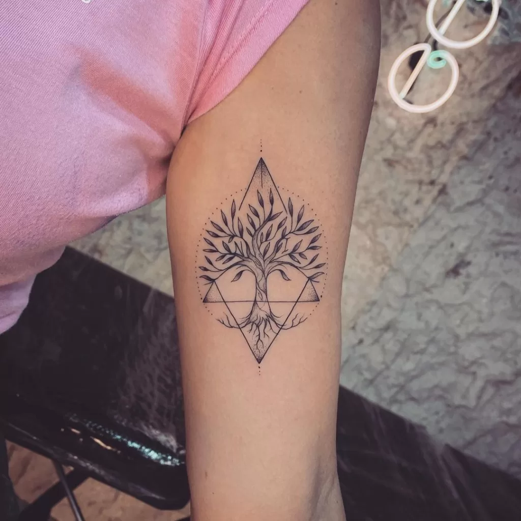 Daniel Silva on Instagram: “The client was very open to my interpretation  of eternal balance. This is what I c… | Ideias de tatuagens, Designs de  tatuagem, Tatuagem
